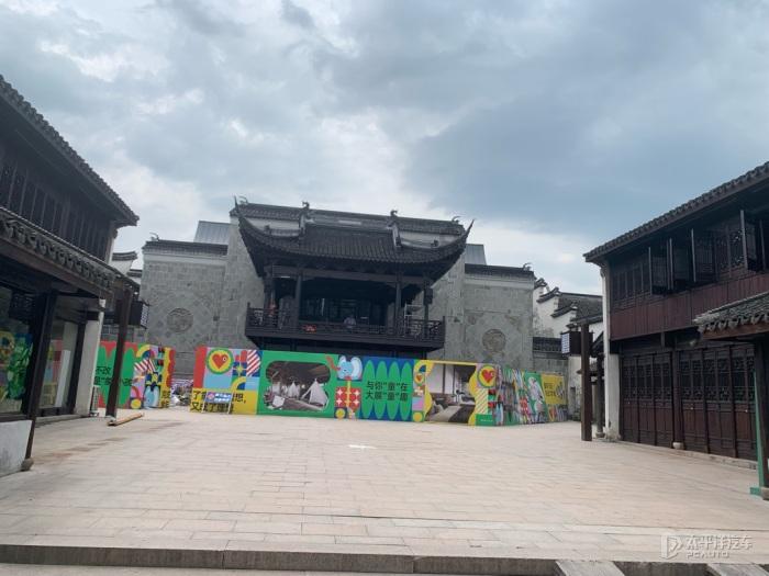 白球进黑洞选关版